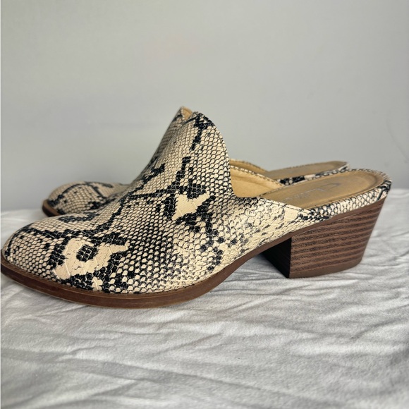 Snake Print Heels - Picture 2 of 4